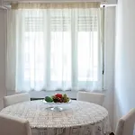Spacious شقة
