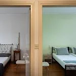 Spacious شقة *